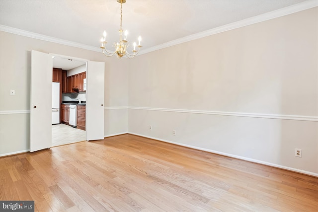 empty room featuring crown molding, light wood-type flooring, and a notable chandelier