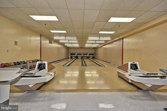 recreation room featuring a drop ceiling