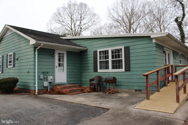 view of front facade featuring a patio