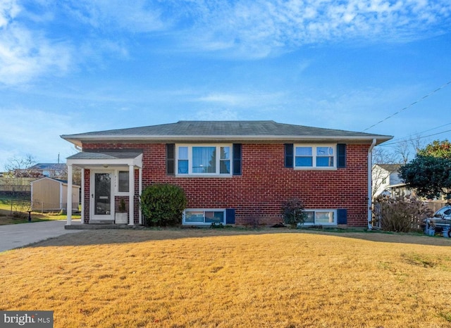 view of front facade with a front lawn