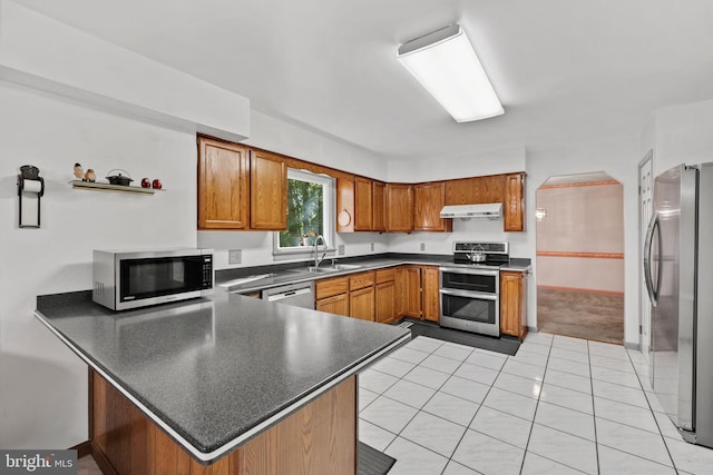 kitchen with sink, kitchen peninsula, stainless steel appliances, and light tile patterned floors