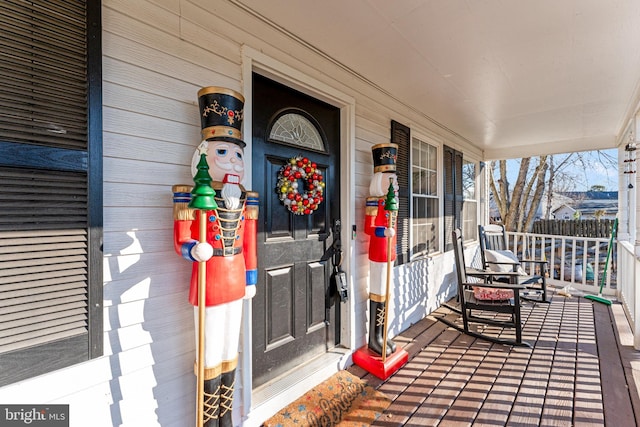 property entrance with covered porch