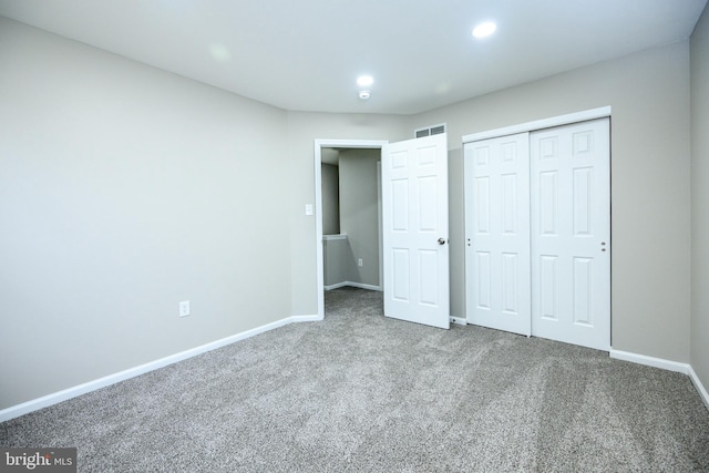 unfurnished bedroom with carpet flooring and a closet