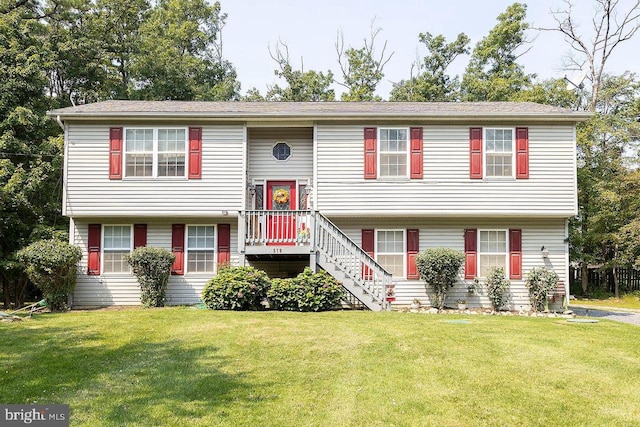 split foyer home featuring a front yard