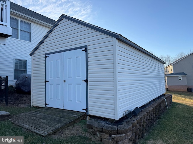 view of outdoor structure with a yard