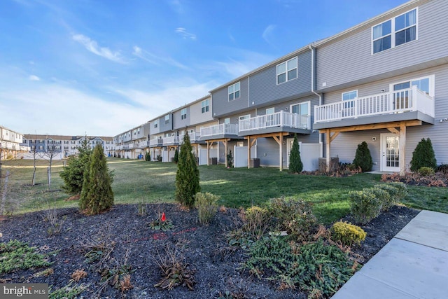 exterior space featuring a lawn