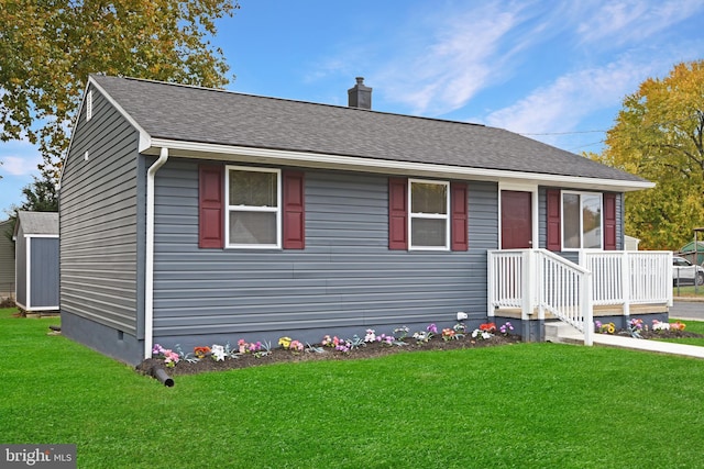 view of front of home featuring a front yard