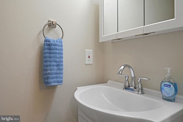 bathroom featuring sink