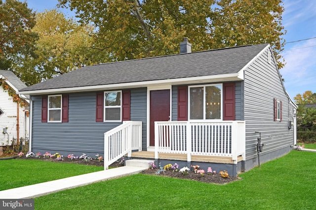 view of front of house with a front lawn