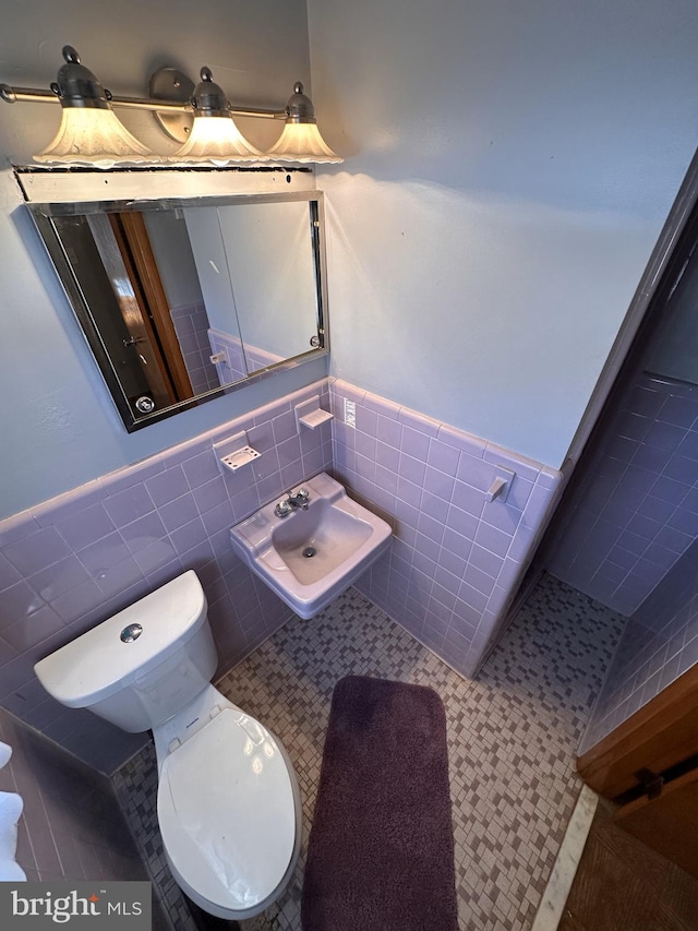 bathroom featuring sink, tile walls, tile patterned floors, and toilet