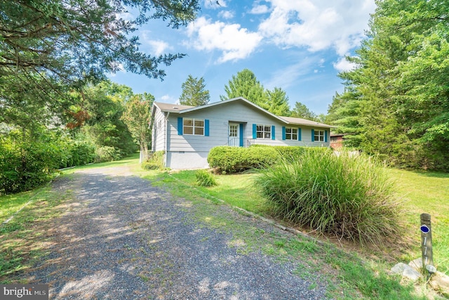 view of front of house with a front yard