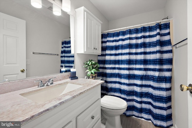 full bathroom with a shower with curtain, visible vents, vanity, and toilet