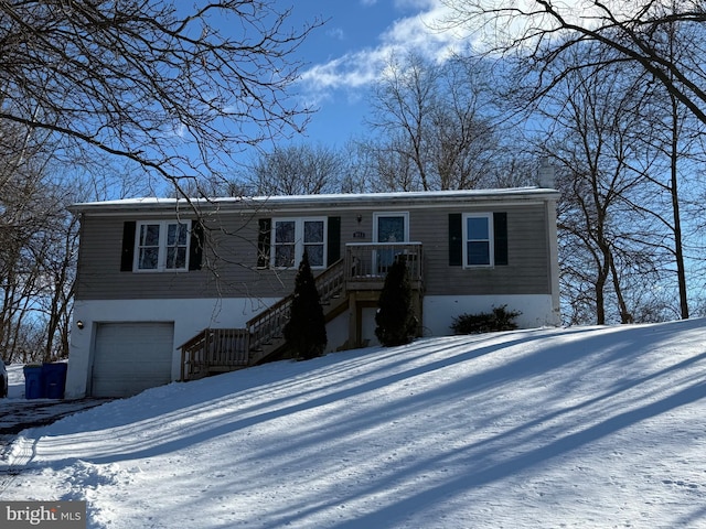 view of front of house featuring a garage