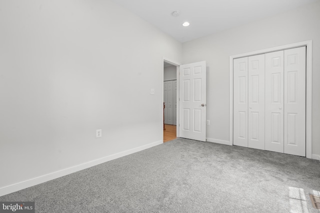 unfurnished bedroom with carpet flooring and a closet