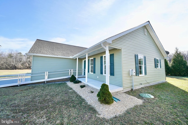 view of front of home featuring a porch and a front lawn