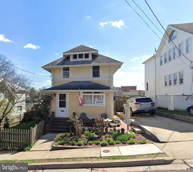 view of front property