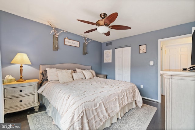 bedroom featuring ceiling fan, dark wood-type flooring, and a closet