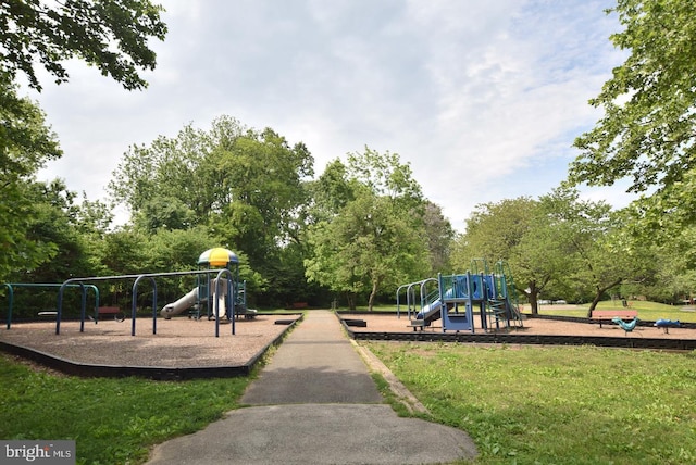 view of jungle gym featuring a yard