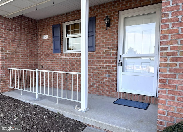 entrance to property featuring covered porch