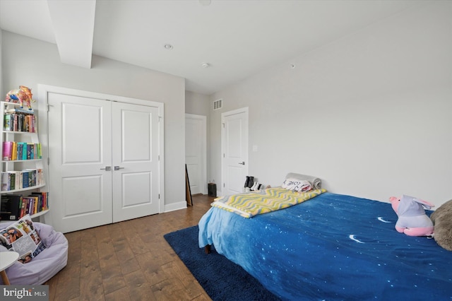 bedroom featuring dark hardwood / wood-style floors and a closet