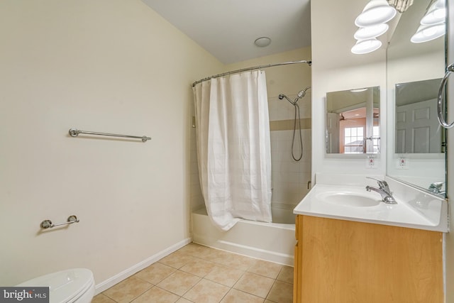 full bath featuring baseboards, toilet, tile patterned flooring, shower / bath combination with curtain, and vanity