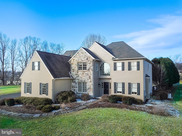 view of front of house featuring a front yard