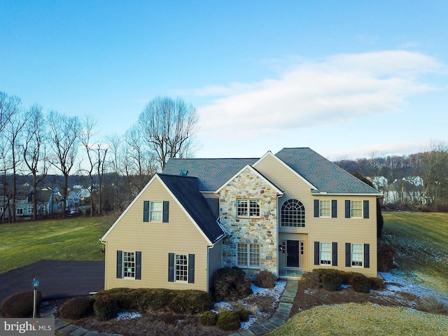 view of front of house featuring a front yard