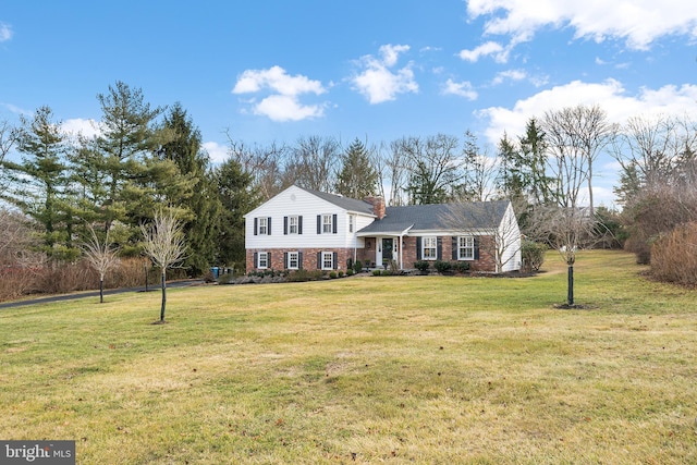 view of front of home featuring a front yard