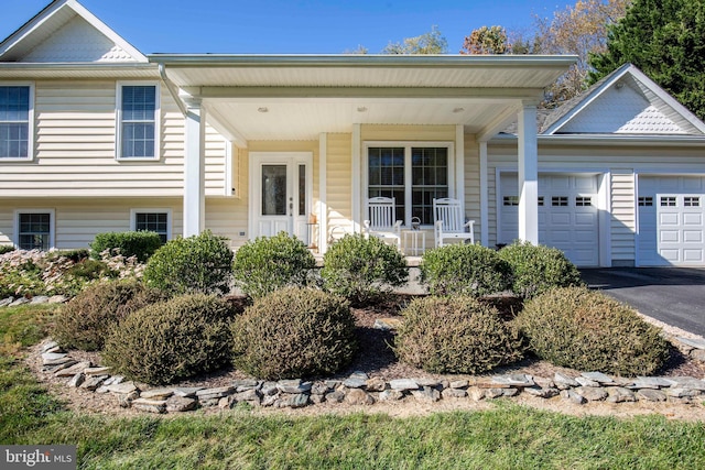 view of front facade with aphalt driveway and an attached garage