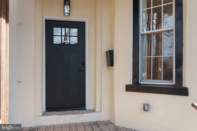 view of exterior entry with stucco siding