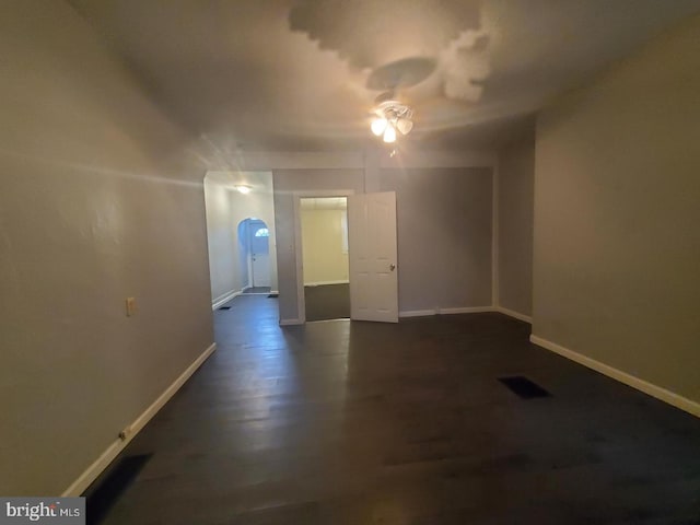 unfurnished room with ceiling fan