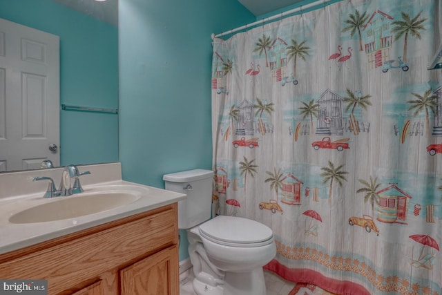 bathroom with a shower with shower curtain, vanity, and toilet