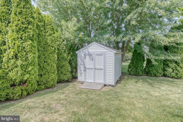 view of outbuilding with a yard