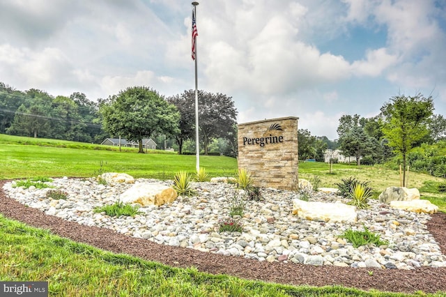 community sign with a lawn