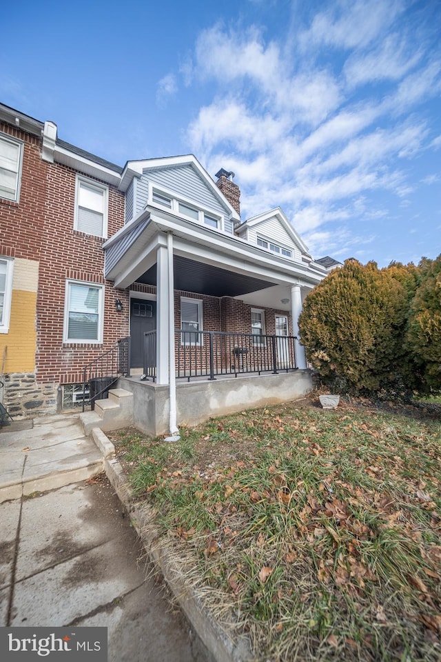 view of front of property featuring a porch