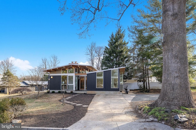 mid-century home featuring a sunroom