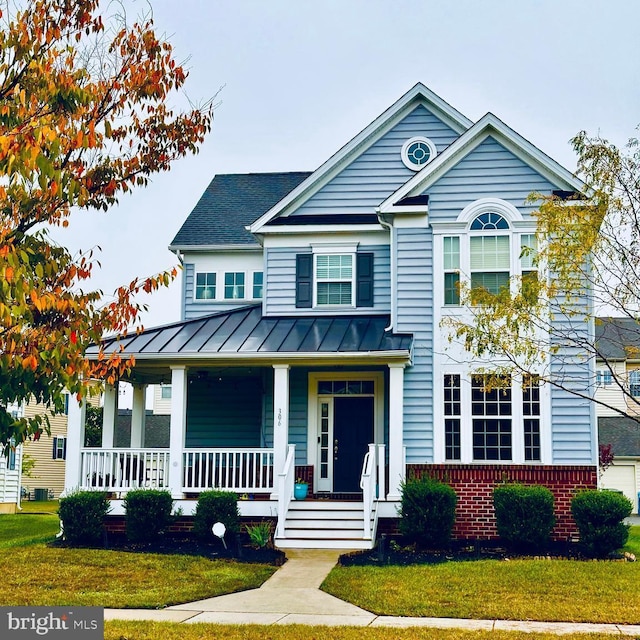 view of front of property featuring covered porch and a front yard