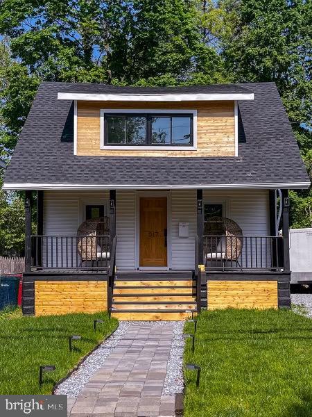 517 S Ave, Bridgeton, NJ 08302 - bungalow-style home with roof with shingles, a porch, and a front yard