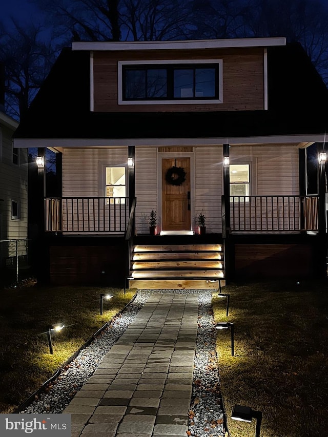 view of front property featuring a porch