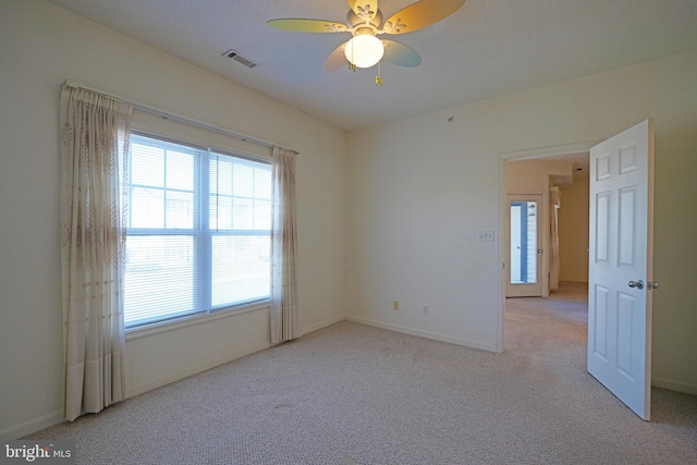 unfurnished room with light carpet and ceiling fan