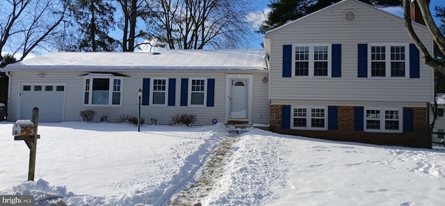 view of front of property featuring a garage