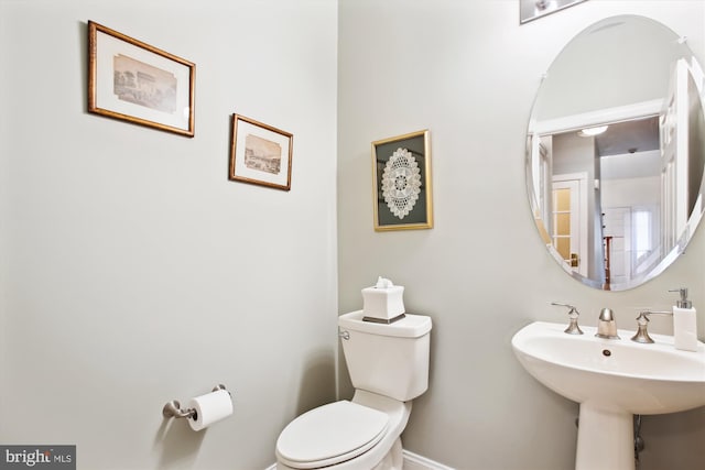 bathroom featuring toilet and sink