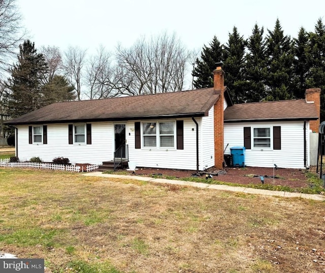 single story home with a front lawn