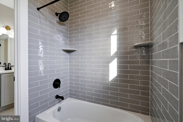 bathroom with vanity and tiled shower / bath