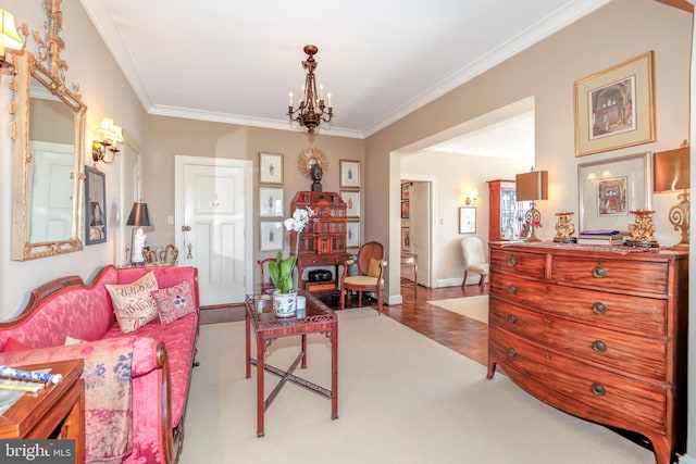 living room featuring crown molding and an inviting chandelier