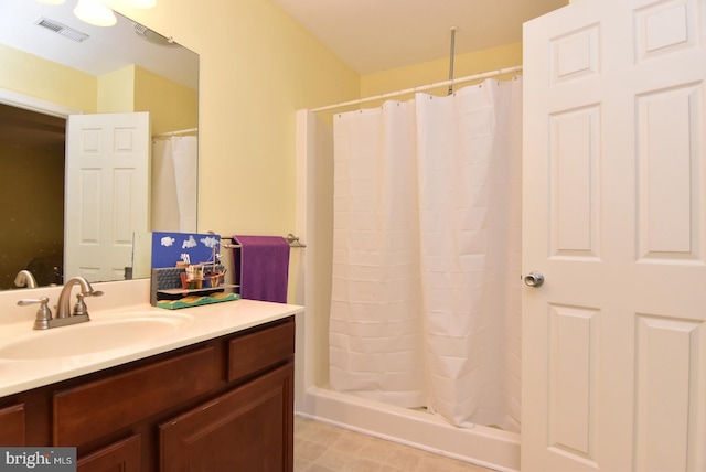 bathroom with a shower with curtain and vanity