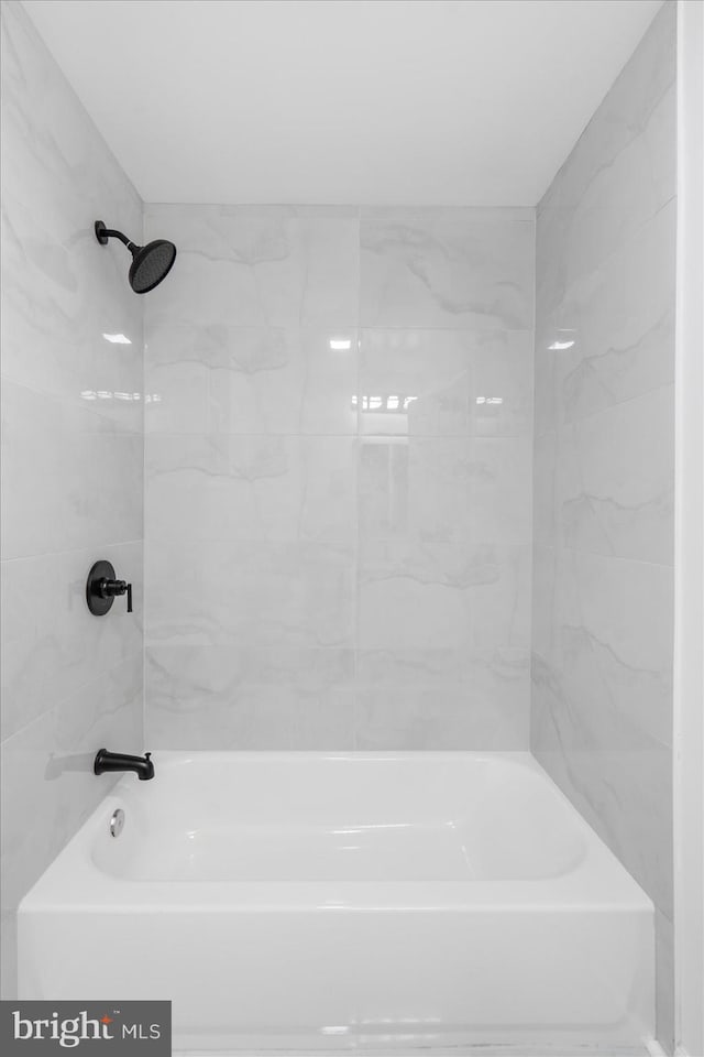 bathroom with shower / bathtub combination