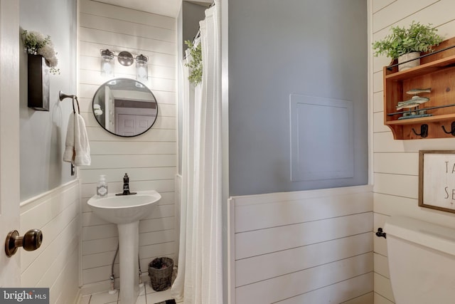 bathroom with sink