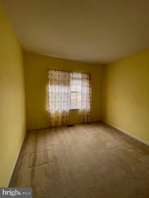 unfurnished room featuring carpet flooring