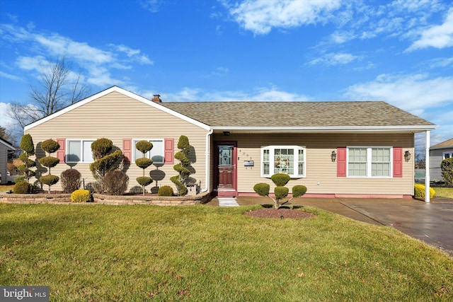 ranch-style house featuring a front yard